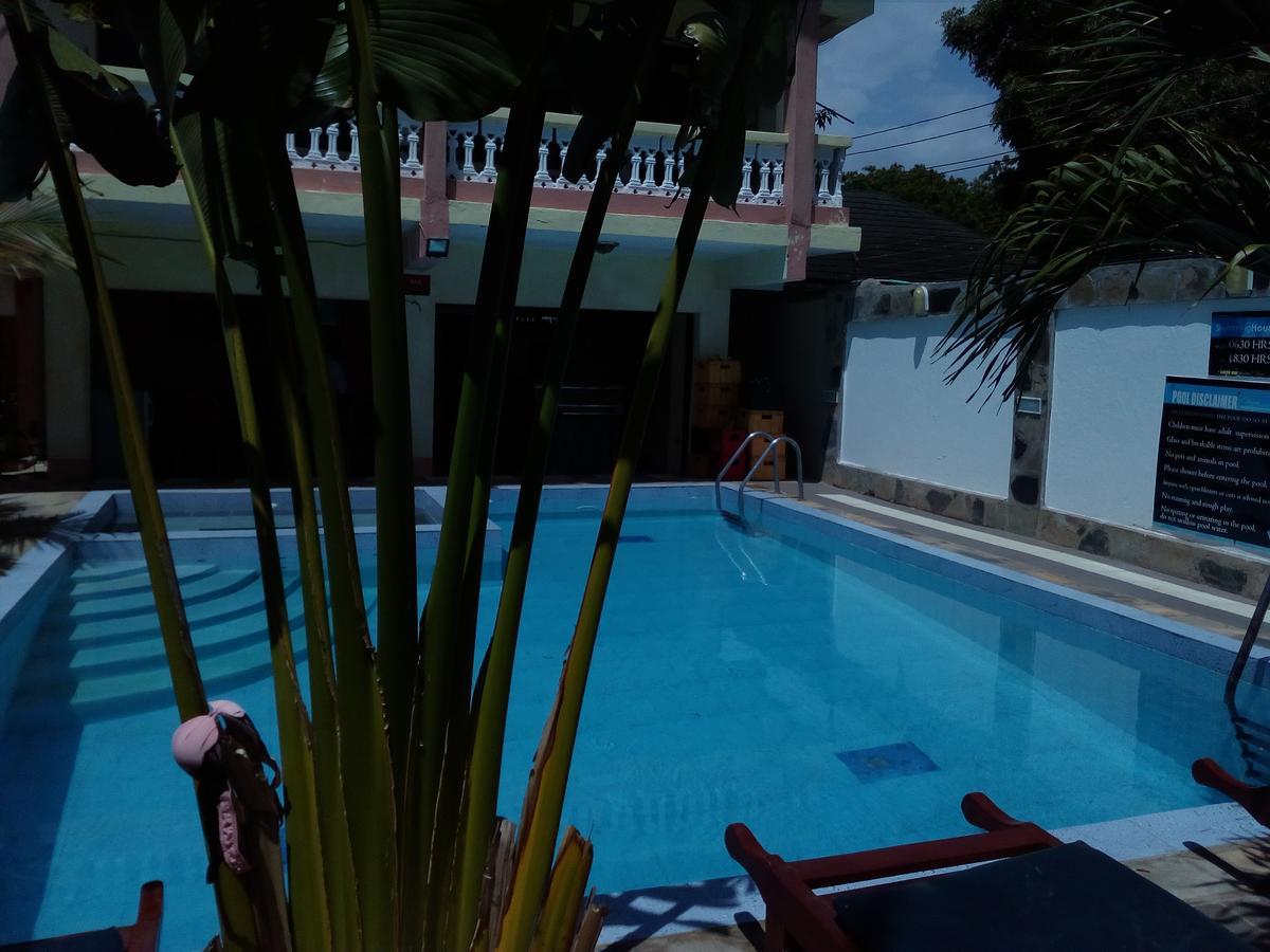 شاطئ دياني The Bright Star Resort المظهر الخارجي الصورة