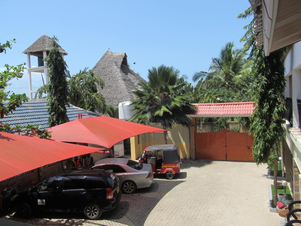 شاطئ دياني The Bright Star Resort المظهر الخارجي الصورة